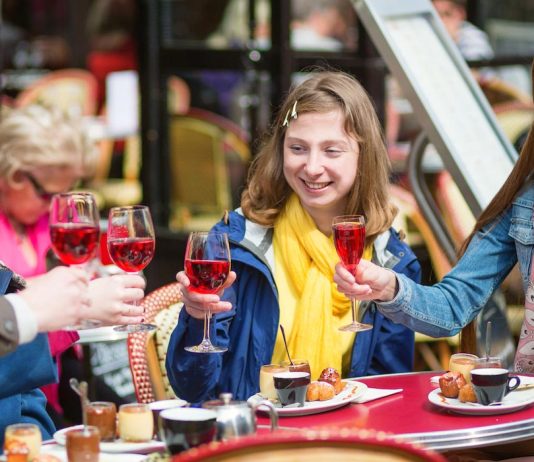 The Best Ways To Meet New People While Traveling